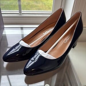 Navy Patent Leather Pumps size 9 Movinsteps